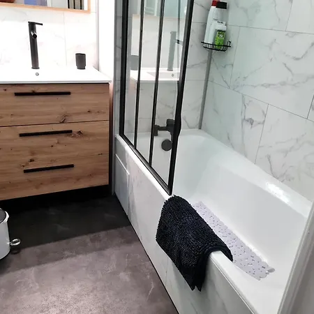 Dans Les Nuages - Entree Autonome - Centre * Mylhúzy