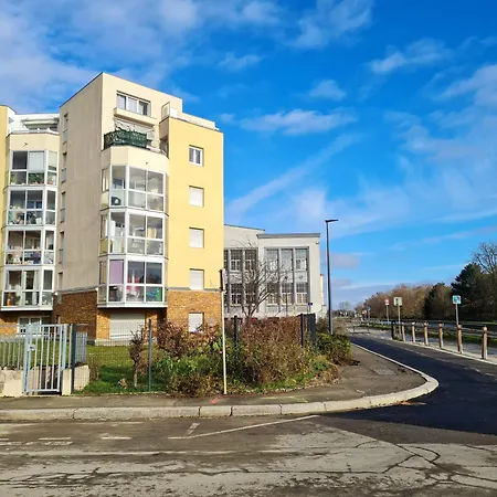 Dans Les Nuages - Entree Autonome - Centre Mulhouse